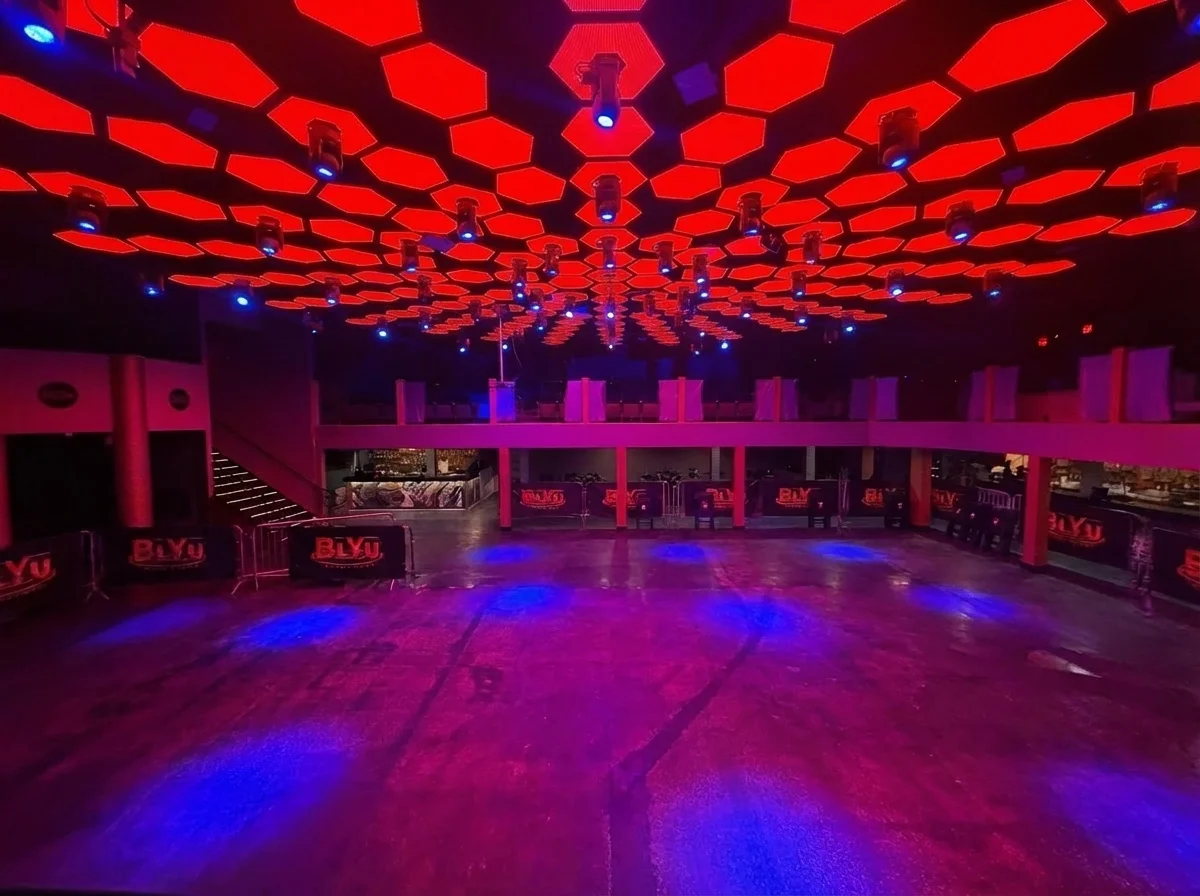Open floor and LED ceiling